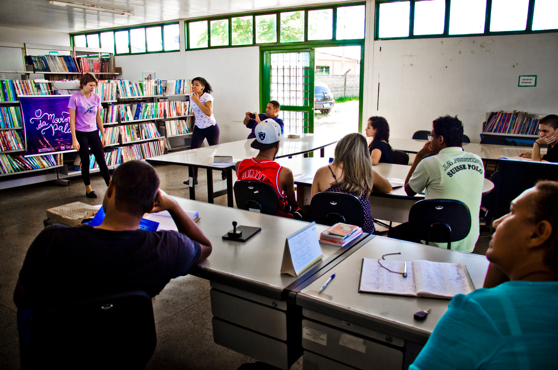Oficina em biblioteca pública